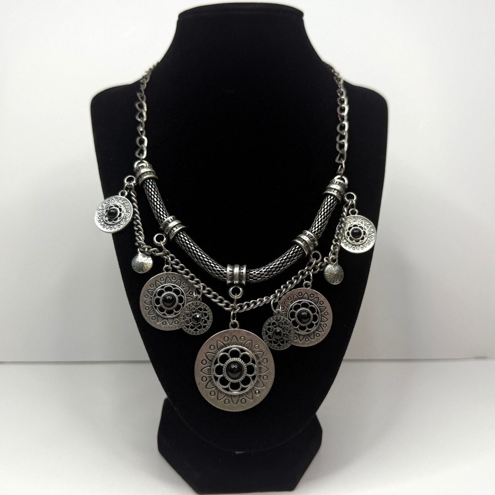 Medallion Statement Pendant Necklace Silver Tone Chunky Chain Jewelry 10.5 in L